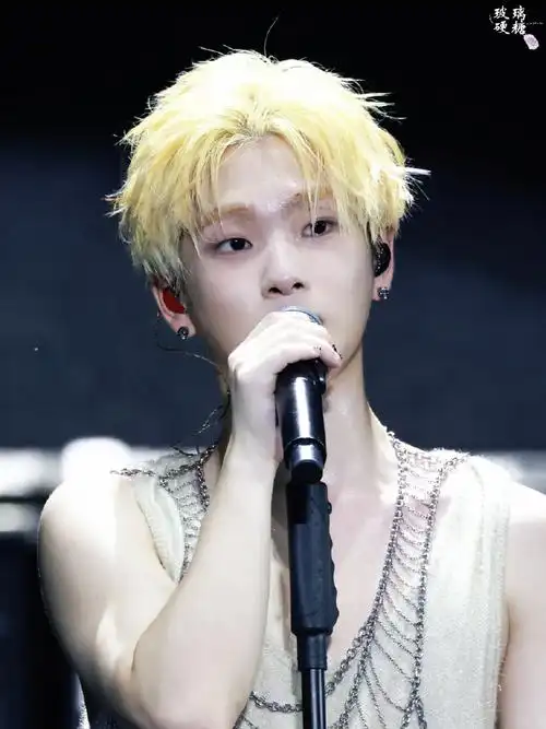 周震南超话zzn#周震南音乐节蜘蛛网造型#230715 德阳