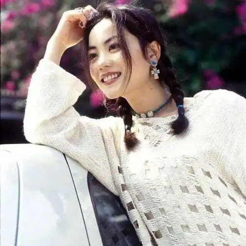 王菲的18岁与张柏芝的18岁 网友:"完全不是一个档次啊!