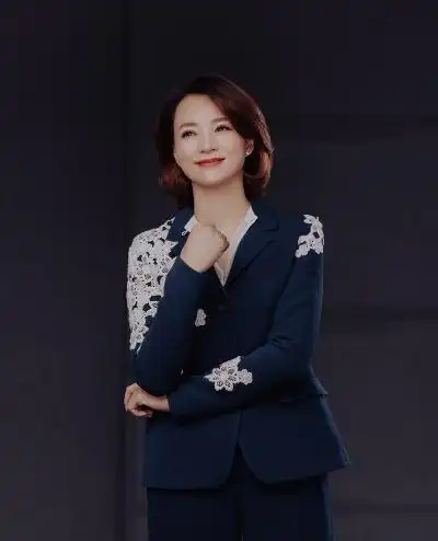 主持人的站姿_主持人的站姿,走姿视频-独家报道