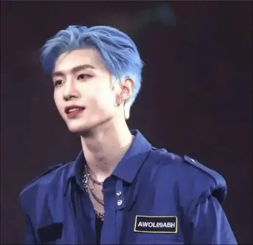 范丞丞梦回练偶时期#真的太爱蓝发丞了,范丞丞的蓝发不要太帅,咱就是