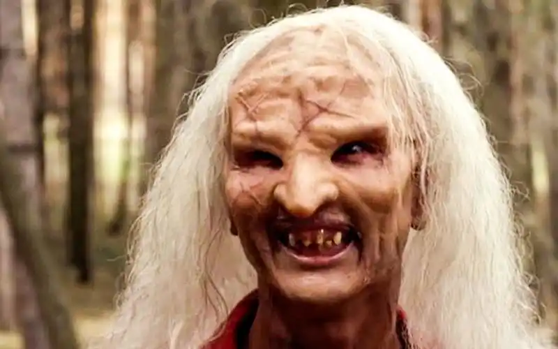 近亲交配生出畸形人,化身杀人魔无恶不作,恐怖片《致命弯道5》