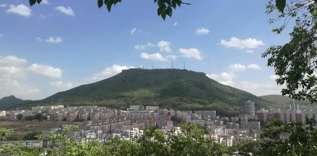 本溪望溪公园的花园山上看平顶山上世纪八九年代本溪平顶山本溪平顶山
