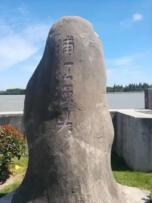 老闵行骑友队一行9人,前往浦江之首,她是上海母亲河黄浦江的源头,骑行