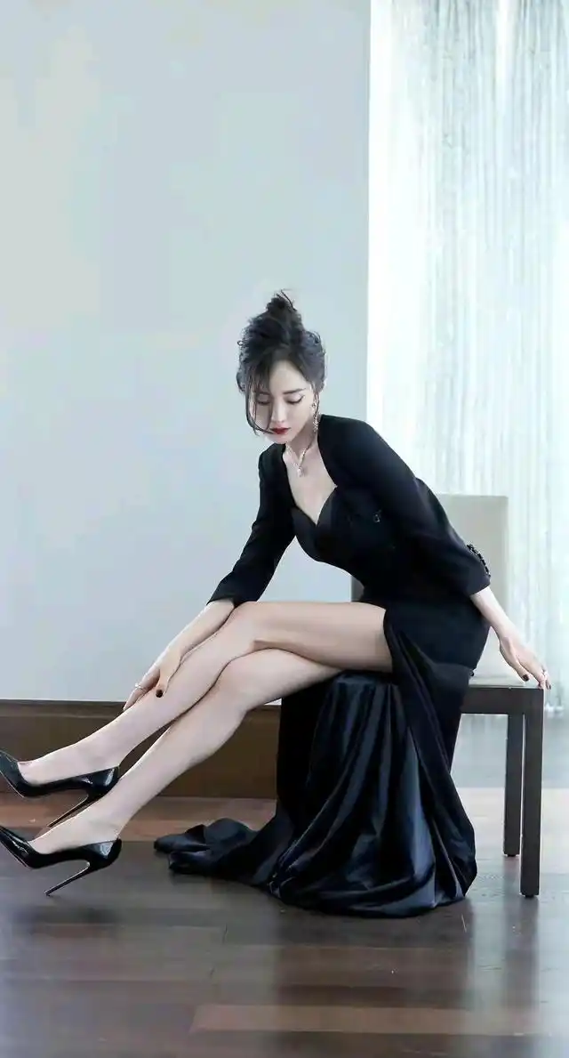 又纯又欲的杨幂,大长腿是真实的