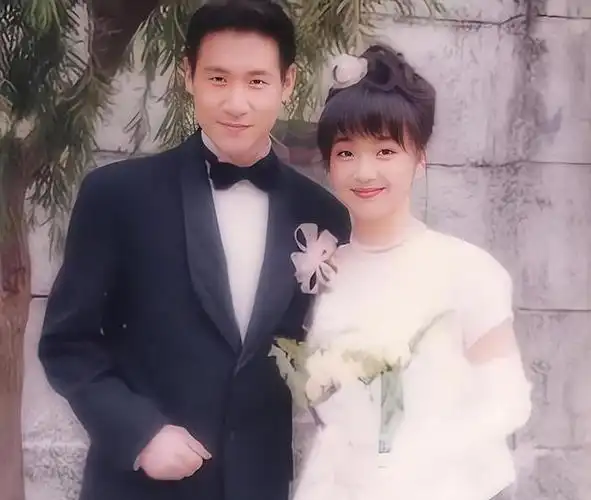 罗美薇4年亏10亿张学友62岁仍为妻拼命她缘何让歌神死心塌地