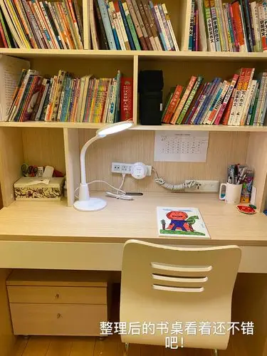 看到干净整洁的书桌,心里美美的,顿时一点都不觉得累了.