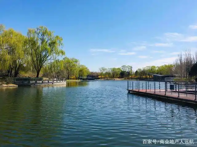 分享一下,蓝天碧水下的北京上地软件园