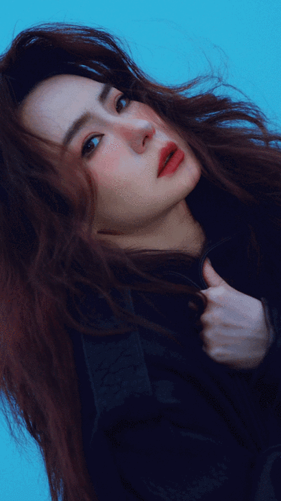 戚薇冻伤腮红妆##戚薇红发魔女造型##戚薇红色爆炸卷发