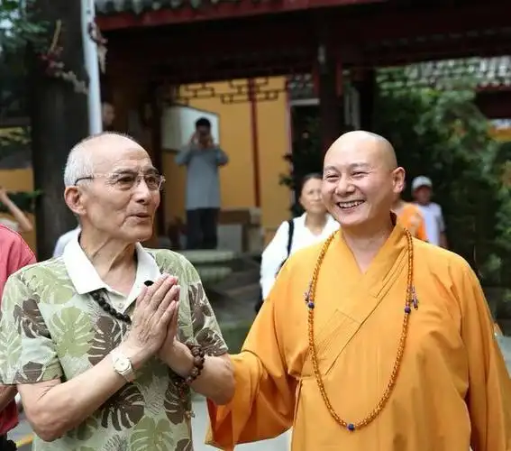 他出生被断言活不到13岁,无奈6岁出家渡劫,今84岁童心未泯