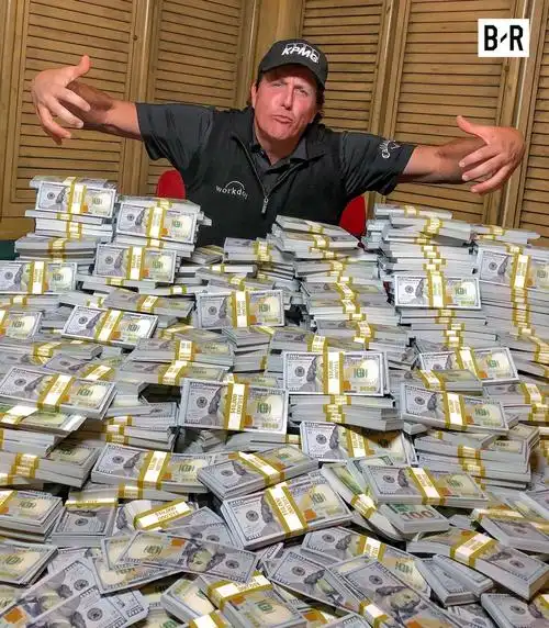 900万美元现金长啥样伍兹老米与对抗赛奖金合影