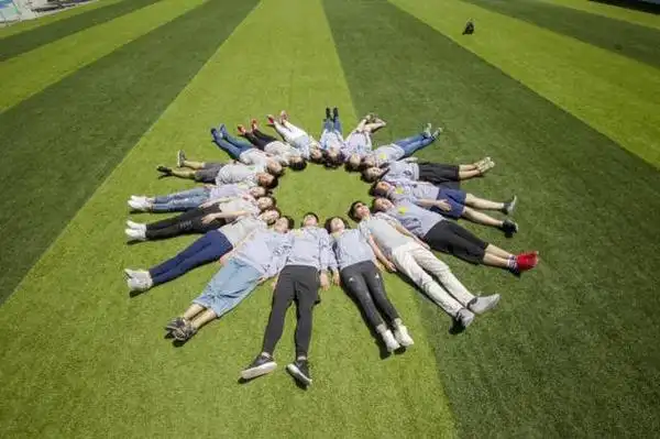 集体照解锁新姿势,营天下团队展示给你看!