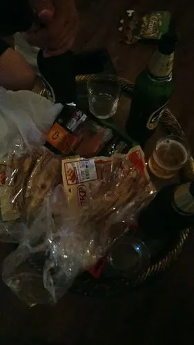 三人在宾馆喝酒,找感觉!