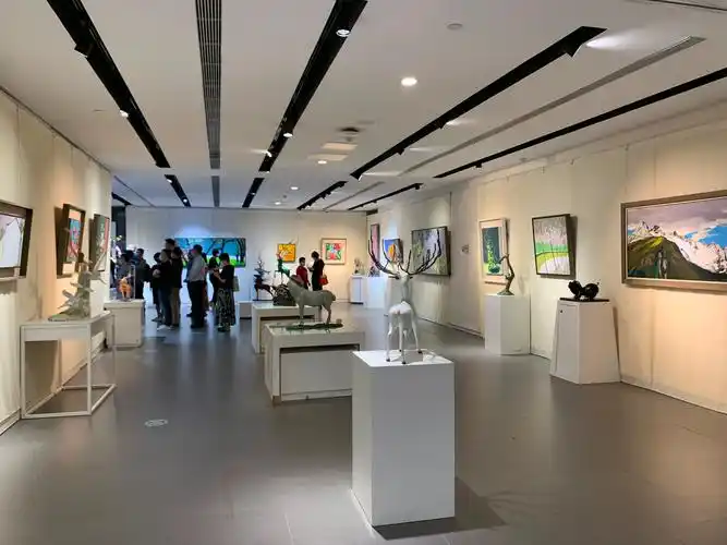 洪浩昌油画双人展暨国际名家雕塑展在skp开幕_展览现场_雅昌新闻