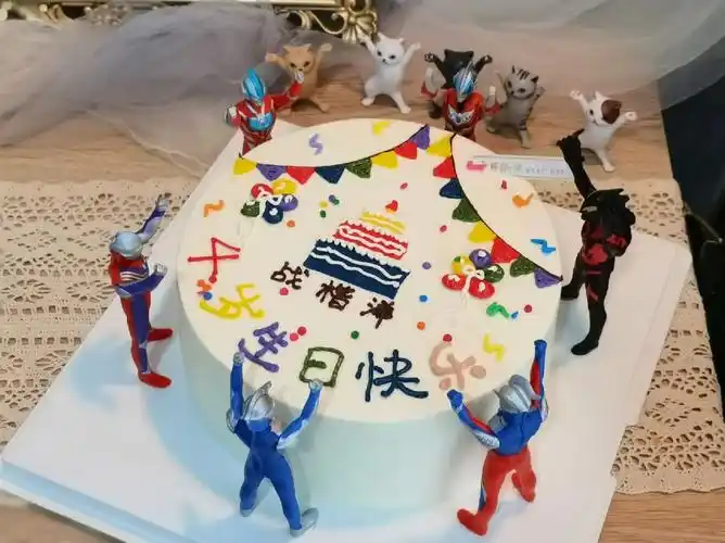 奥特曼手绘蛋糕