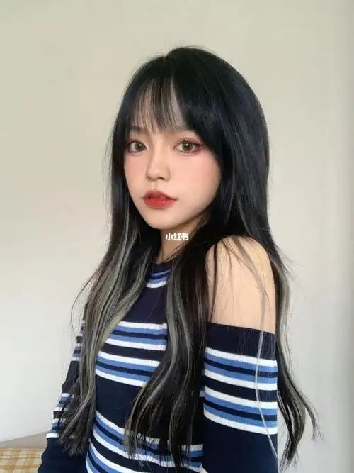 染抢眼白金色发色挑染做大街上最靓的妹