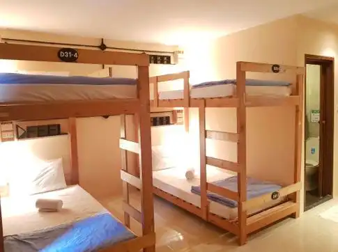 六人宿舍是高校的普通宿舍.无论在哪所大学,6个人的宿舍占很大比例.