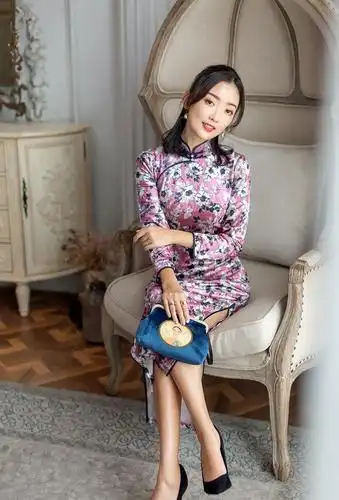 40岁的中年女人,气质比颜值重要!今年流行这件旗袍,优雅显瘦!