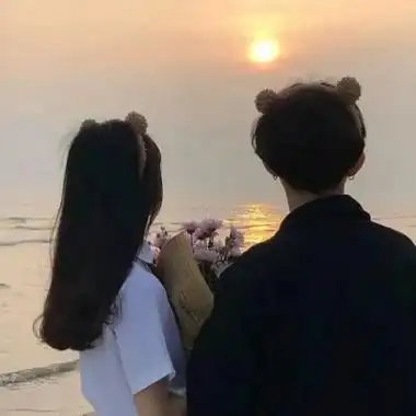 高清微信情侣背影头像两张郎才女貌_情侣头像_美头网