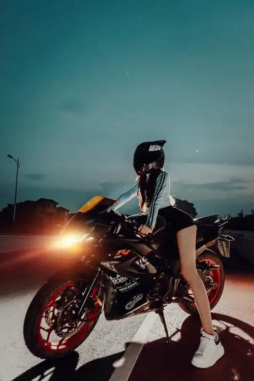 机车女孩乱拍一通第一次拍