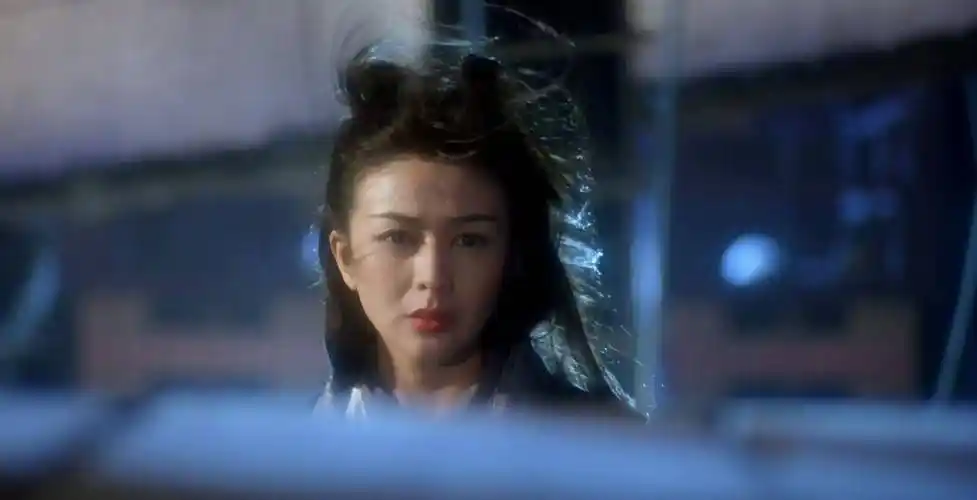 最美电影角色排行榜第五位:蓝小蝶,手拿琵琶,犹如仙女下凡_关之琳_白