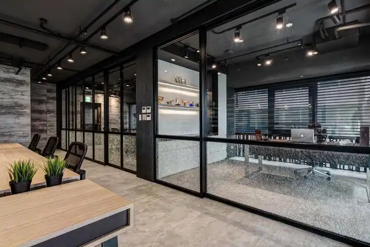 工业风办公室顶棚设计-【城起设计公司】装修效果图