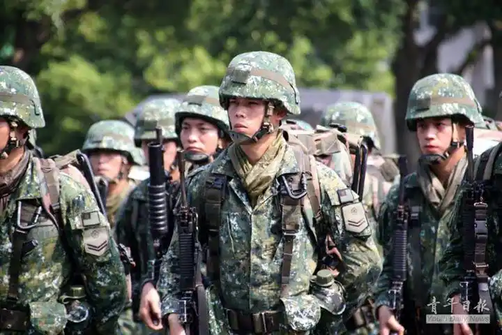 两岸部队拉练:台军骑车像逛街