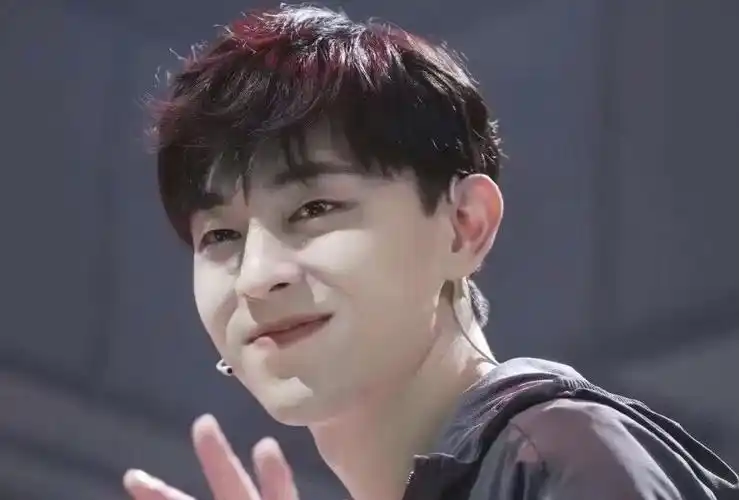 近距离看邓伦也太帅了吧