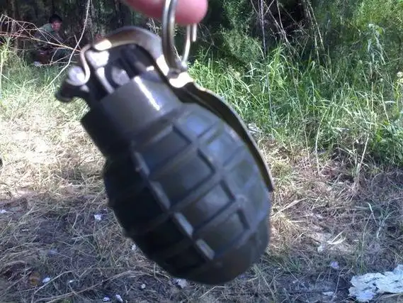 82式无柄手榴弹