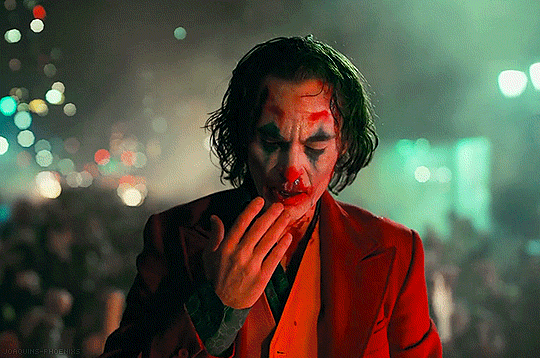 "小丑"的艺术:是暗黑美学 还是心灵疗愈?_亚瑟