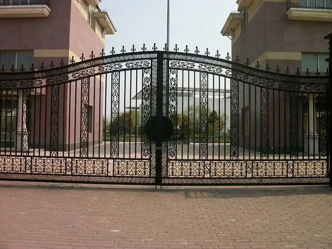 方管焊接大型铁艺门