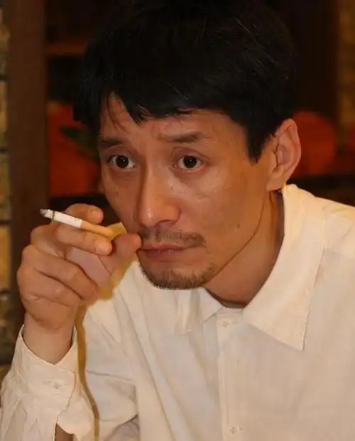 大家都觉得他年纪太大了,长得也不好看,但田小洁就是不死心,心里头