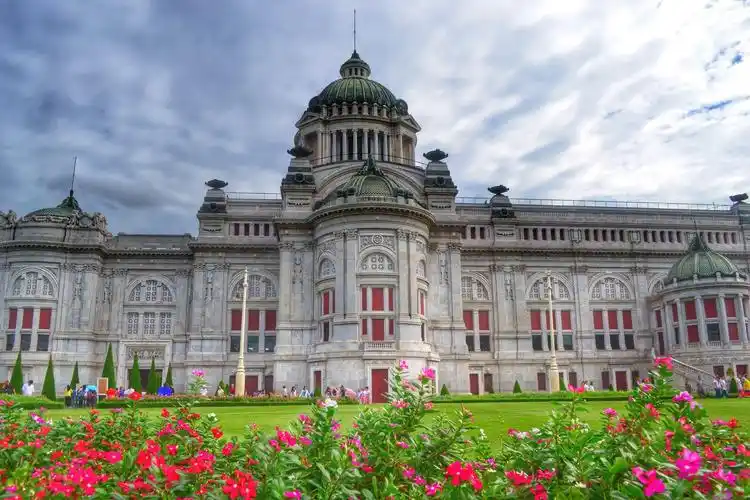 曼谷的旅游景点需要几天才能观赏完