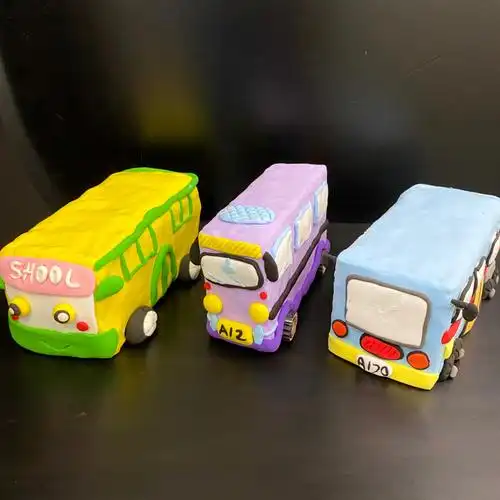 彩泥公交车
