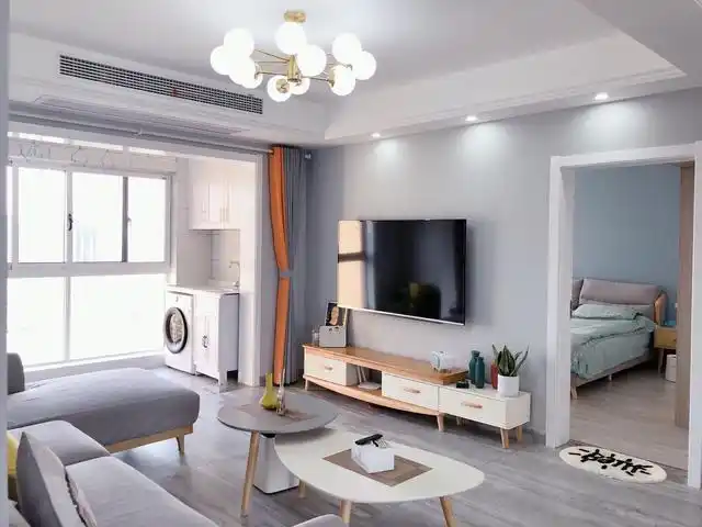 不做客厅电视背景墙,效果也很漂亮.电视机挂在墙上,比较节省空间.