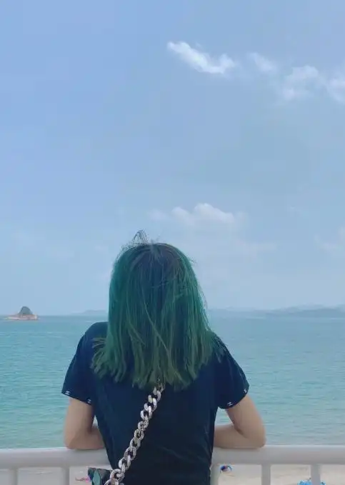 程潇换了闷青新发色不愧是人间芭比呀再一次被这姑娘颜值折服