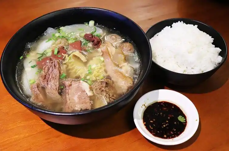 这可能是全漳州料最足的牛肉饭了,一份比脸还大!-搜狐