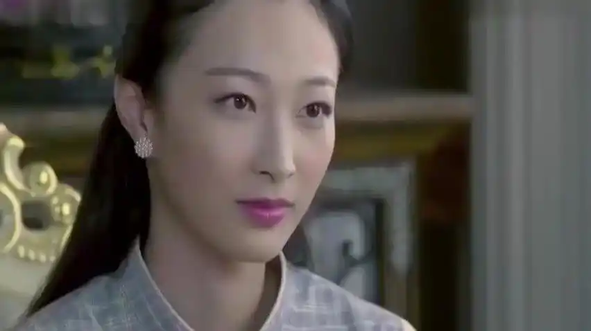 黑狐之风影女特务与小伙接头哪知女特务看到小伙眼神都变了