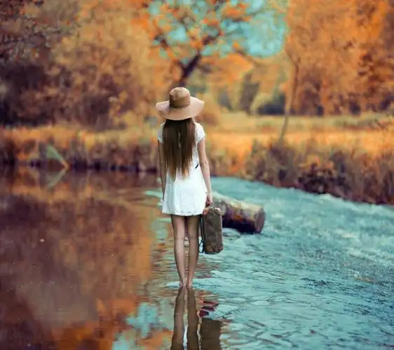 来自oppo主题商店一个人旅行壁纸孤独背影女生文艺小清新