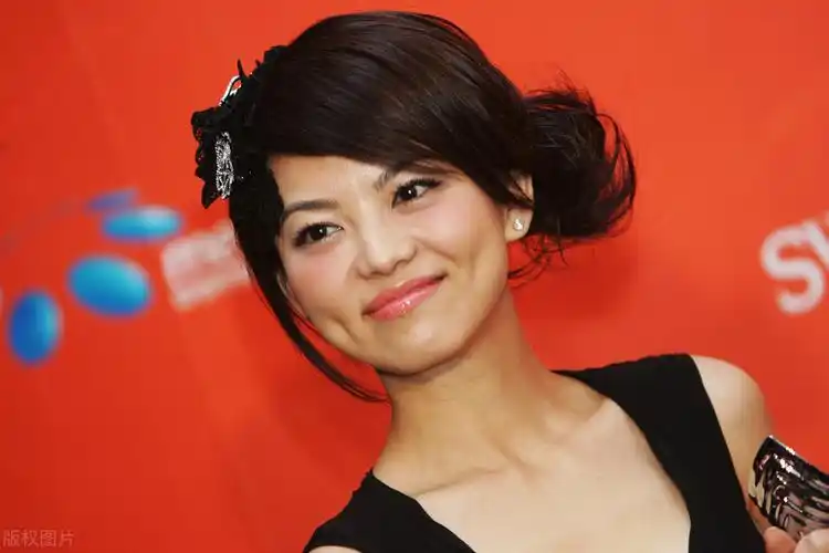 名嘴李湘又开始直播带货捞金了,这一次的她会不会再次翻车呢?