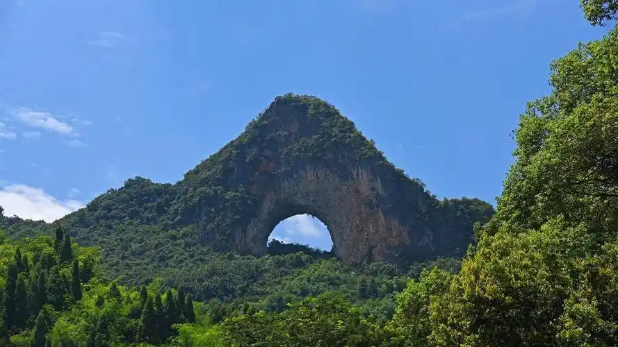 26号上午我们游览桂林阳朔月亮山