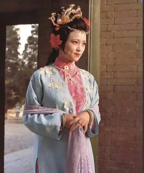 《红楼梦》里秦可卿是被贾珍强迫的吗?她为什么不反抗?