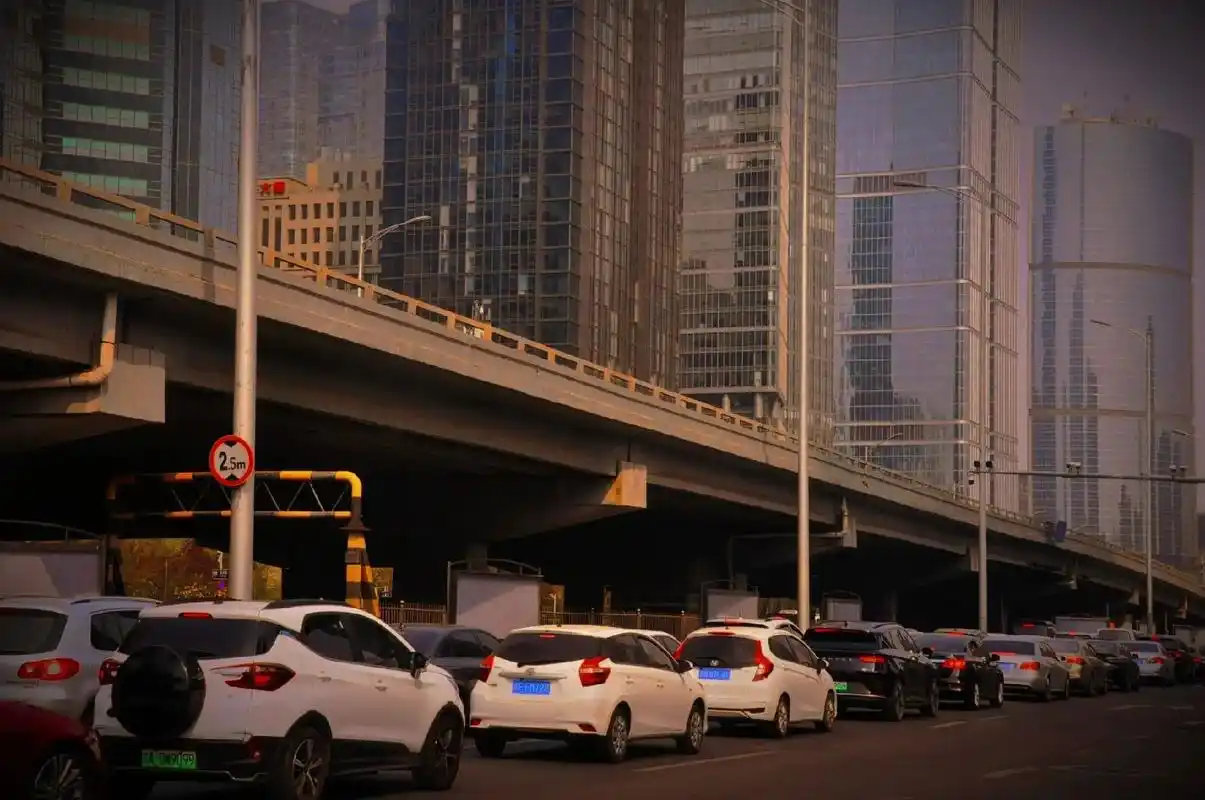 还记得那天早晨看完升旗真的很累,坐了地铁去四惠东随 - 抖音