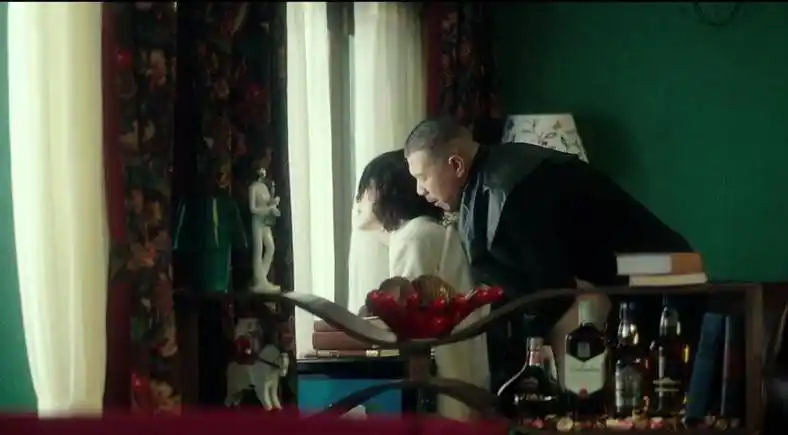 在娱乐圈摸爬滚打几十年的冯小刚,为了能够和许晴近距离接触,不惜亲自