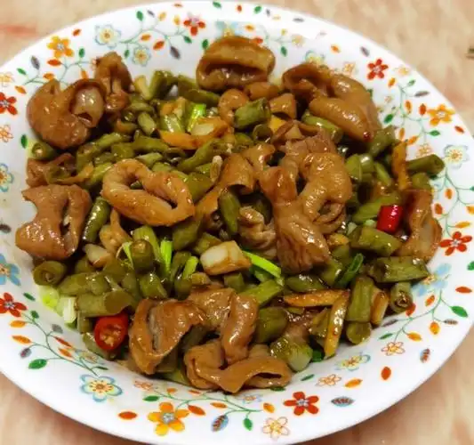 酸豆角炒肥肠04