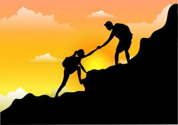 登山互帮互助的两人