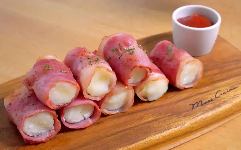 一人食晚餐!香气四溢的土豆芝士培根卷,一口下去满满的芝士超满足!