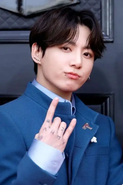 田柾国#bts被当年那届格莱美选为最佳着装 然后特别挑选了柾国出创