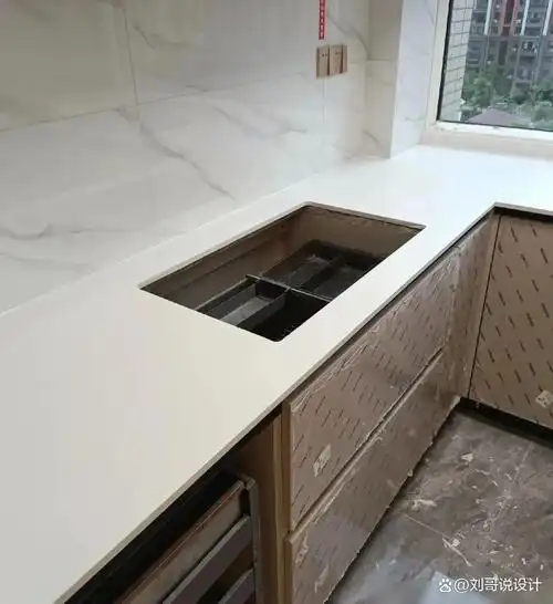 想必不少人在台面的选择上,对石英石情有独钟,这不仅是因为石英石本身