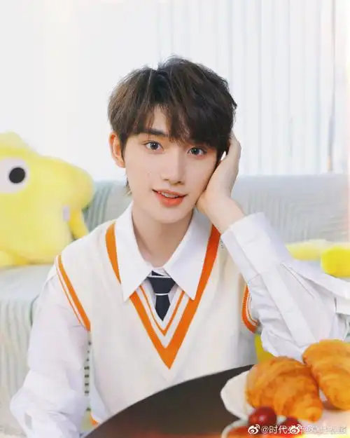 丁程鑫21岁色彩切片##丁程鑫白毛衣校园风写真