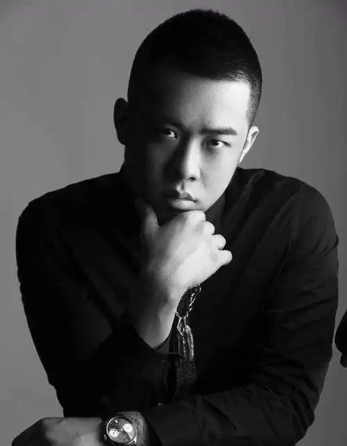 从街头少年到年入千万的主播,陌陌上唱《我们不一样》的大壮火了